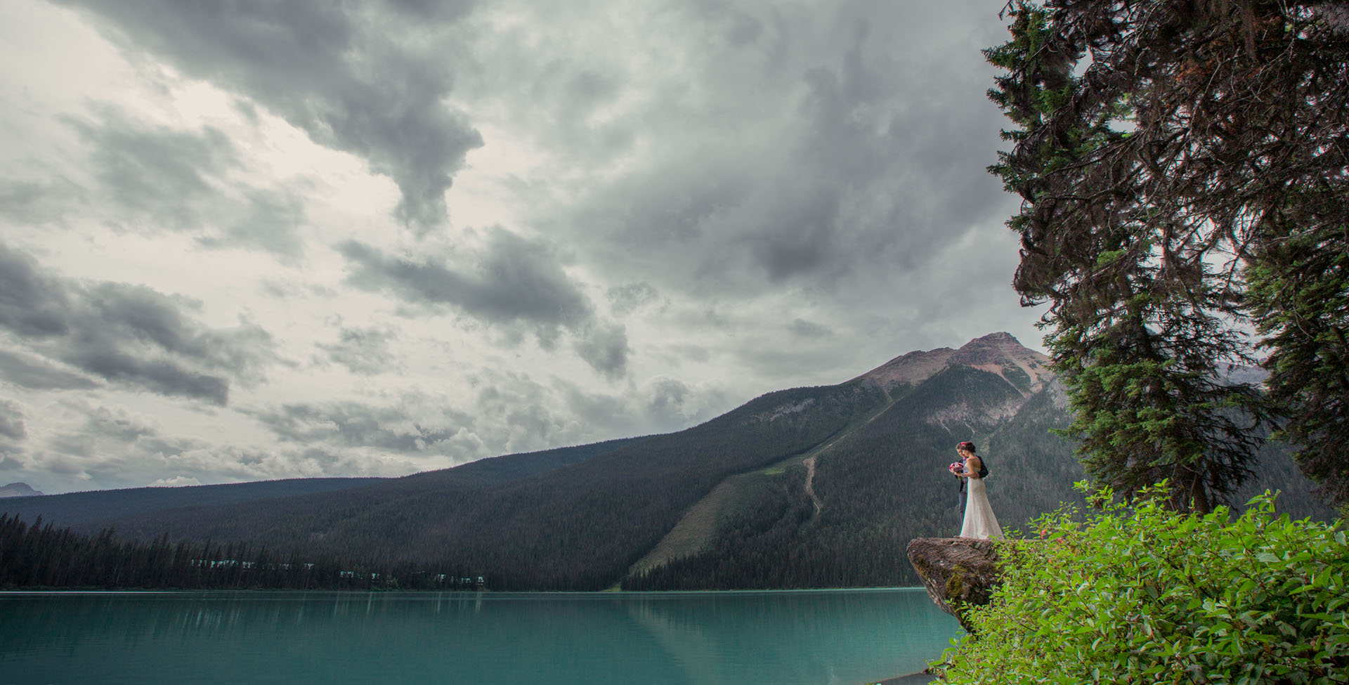 Show real wedding album  Calgary wedding photography_arty_films_arty_sych